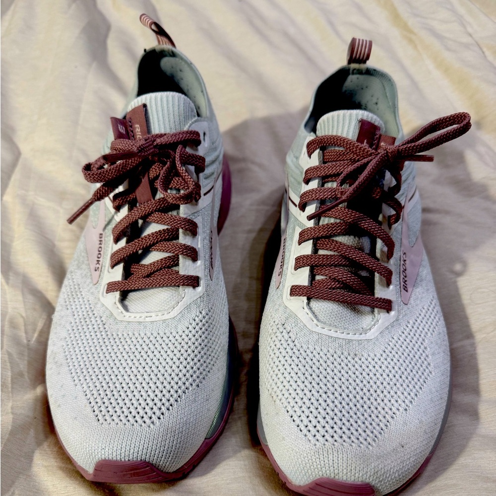Brooks Sneakers